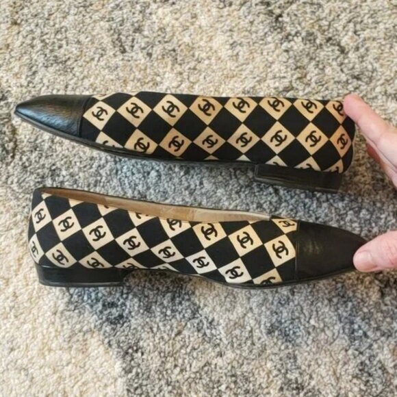 Super RARE CHANEL Vintage Flats Interlocking CCs All Over - Picture 6 of 15